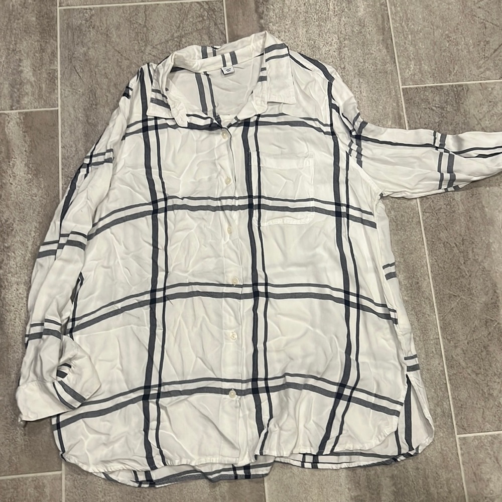 Super cute plaid button down blouse